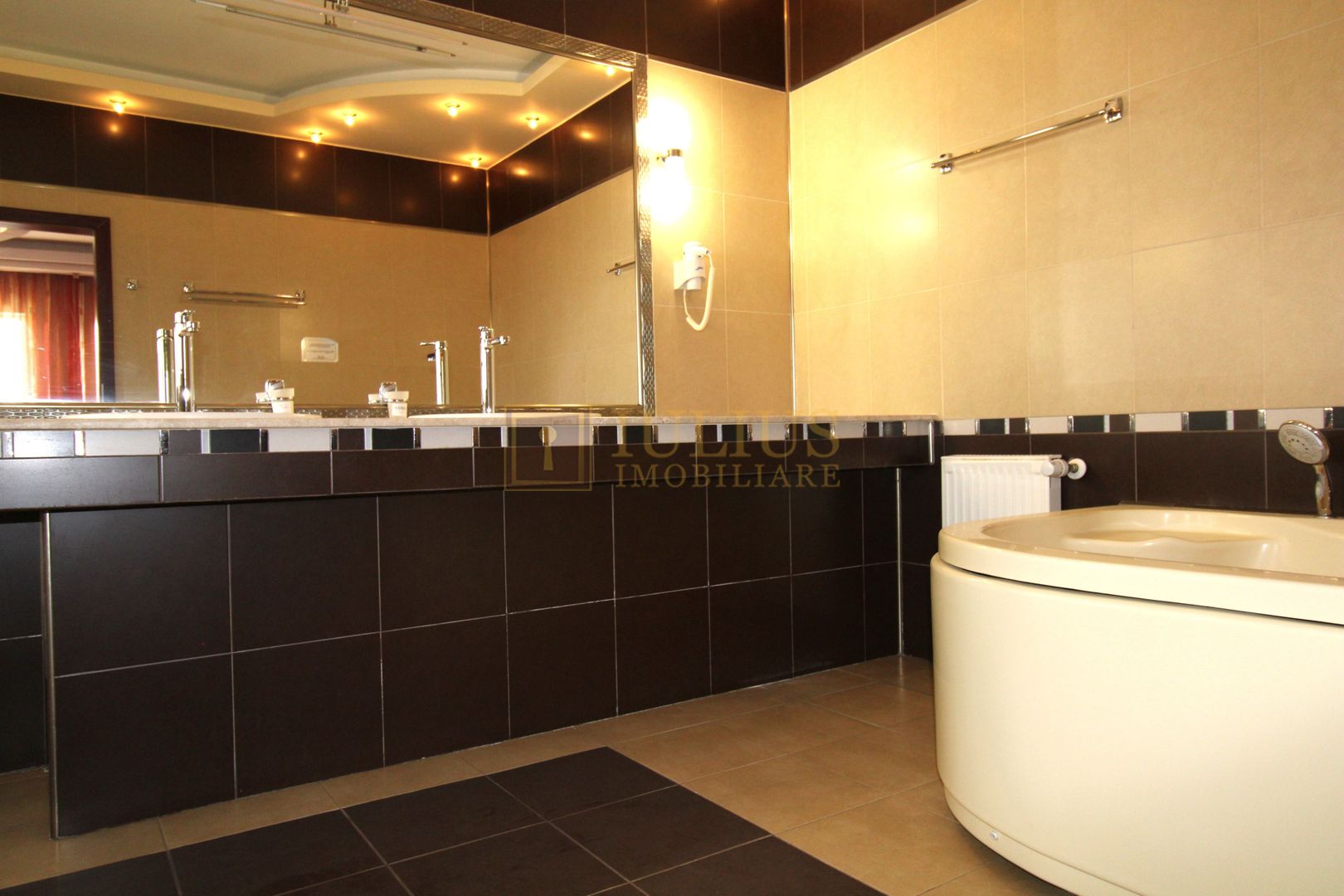 Casă individuală – Dumbrăvița, mobilata si utilata, spatii generoase. - Poză 28