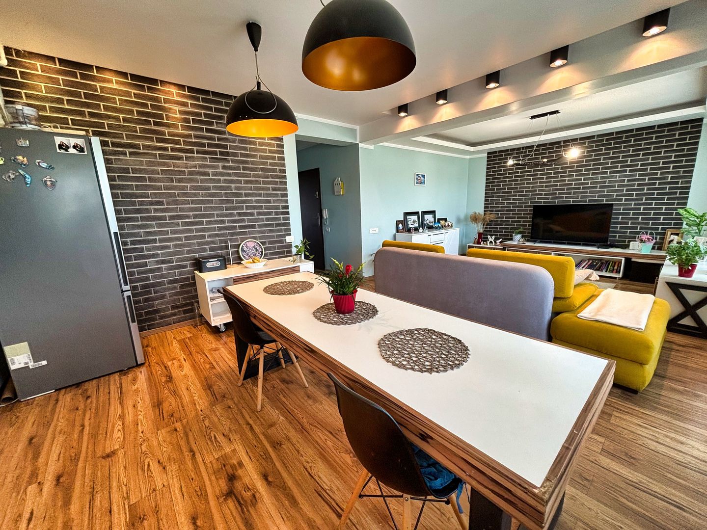 Living Generos și Locație Ideală - intrare Giroc - Poză 1