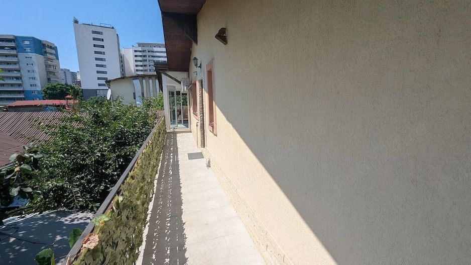 Apartament 3 camere in vila curte proprie, centrala,  5 min metrou - Poză 10