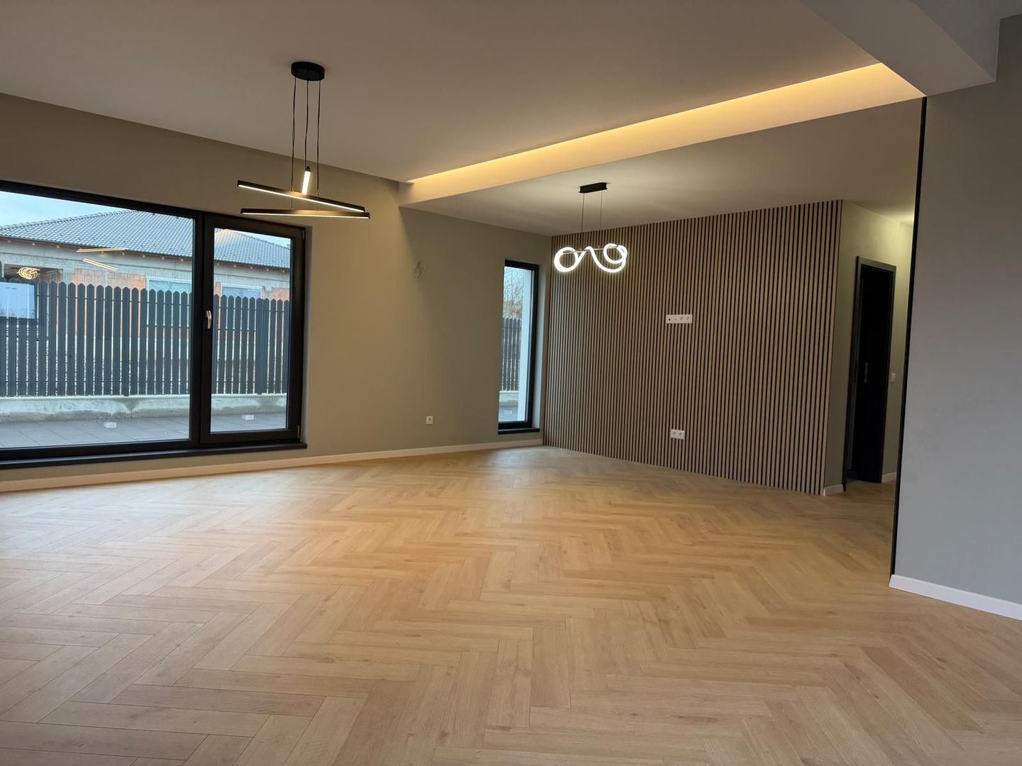 Apartament la Vila, 4 camere si gradina privata - Poză 3