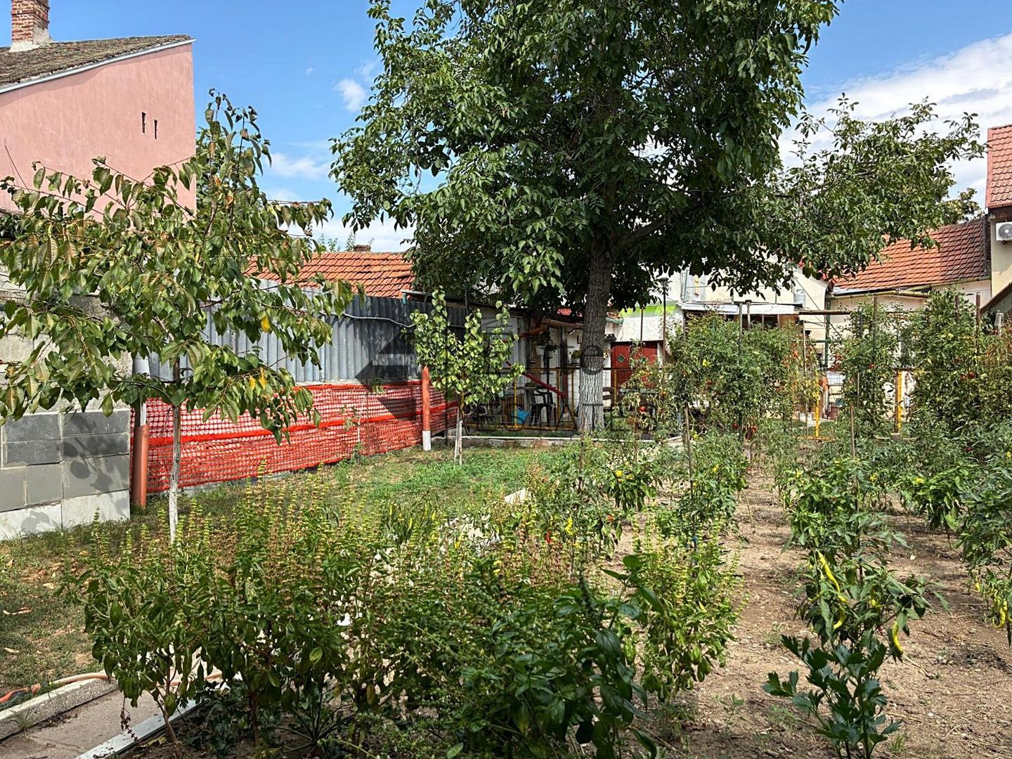 Casa de vanzare cu 411 mp teren ultracentral in Oradea - Poză 6