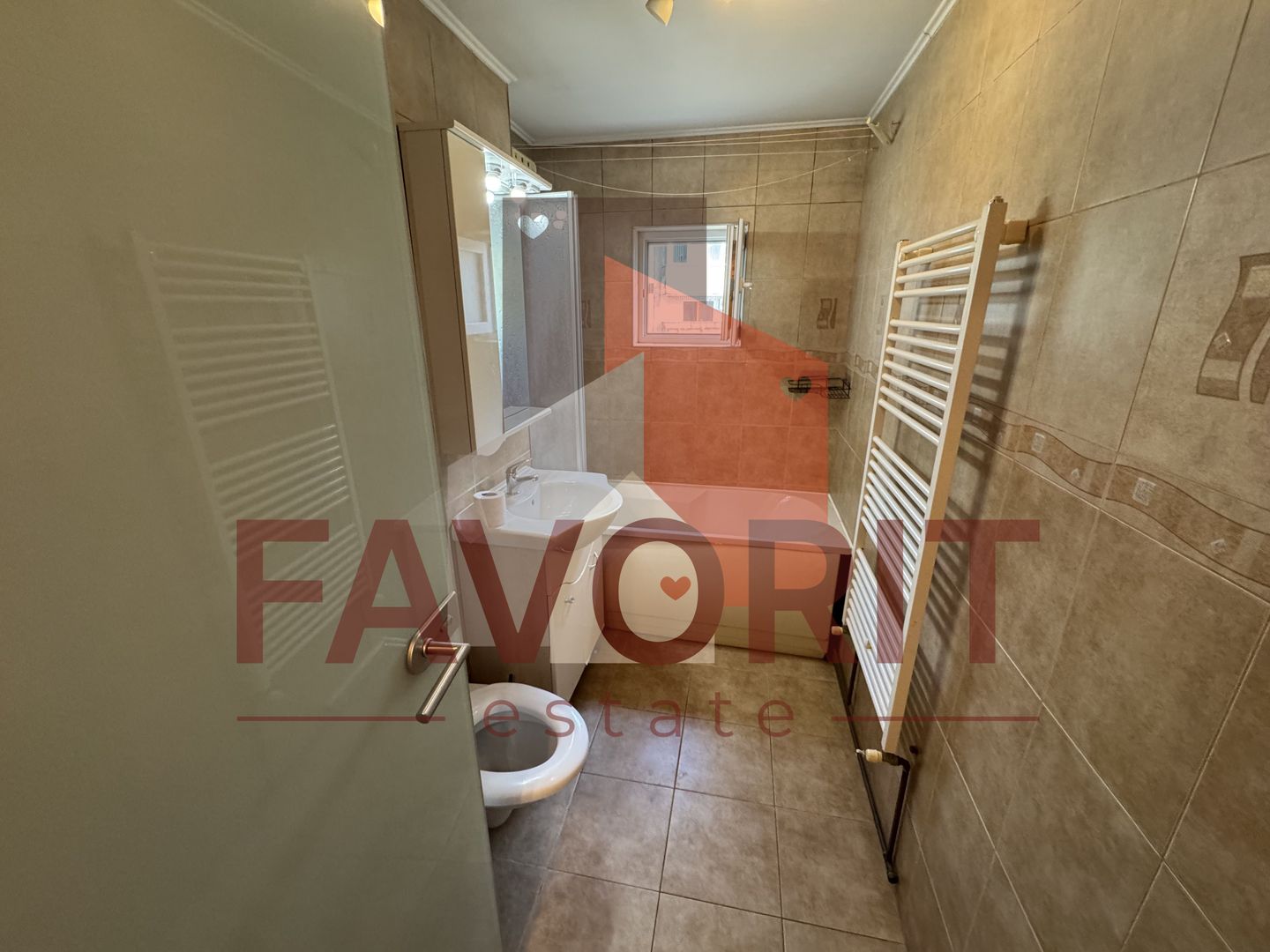 Disponibil imediat. Etaj 1. Centrala proprie. Vedere pe 2 parti. - Poză 16