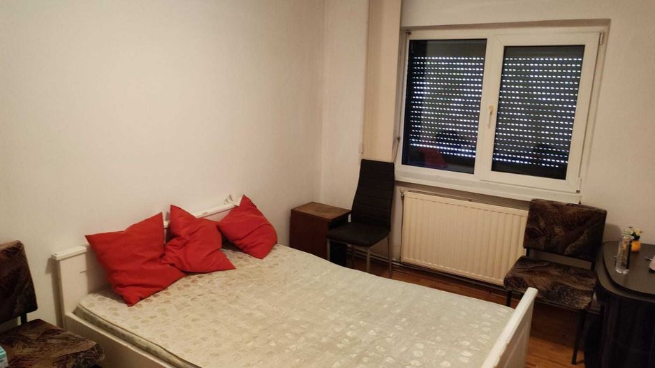 Inchiriez apartament 2 camere decomandate zona OMW/stadion Cetate - Poză 2