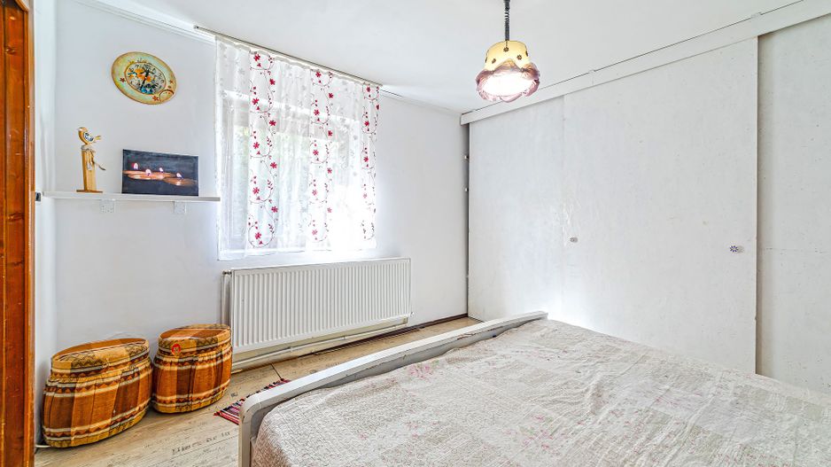 Vandut Apartament cu doua camere, central, la parter. - Poză 4