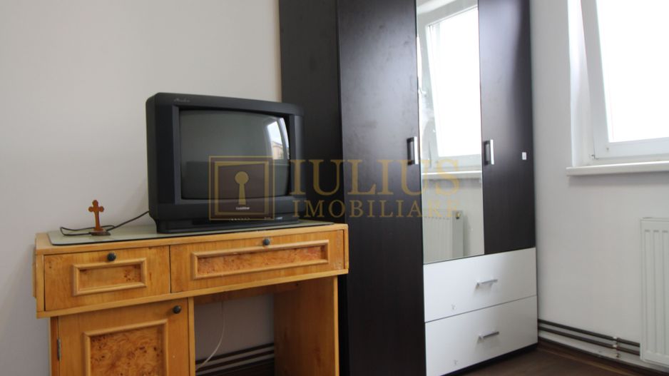 Zona Lipovei, 4 camere + 2 bai, centrala proprie - Poză 9