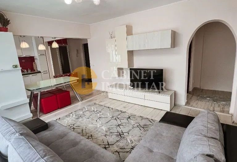 Chirie - 3 camere - Centru - Poză 1