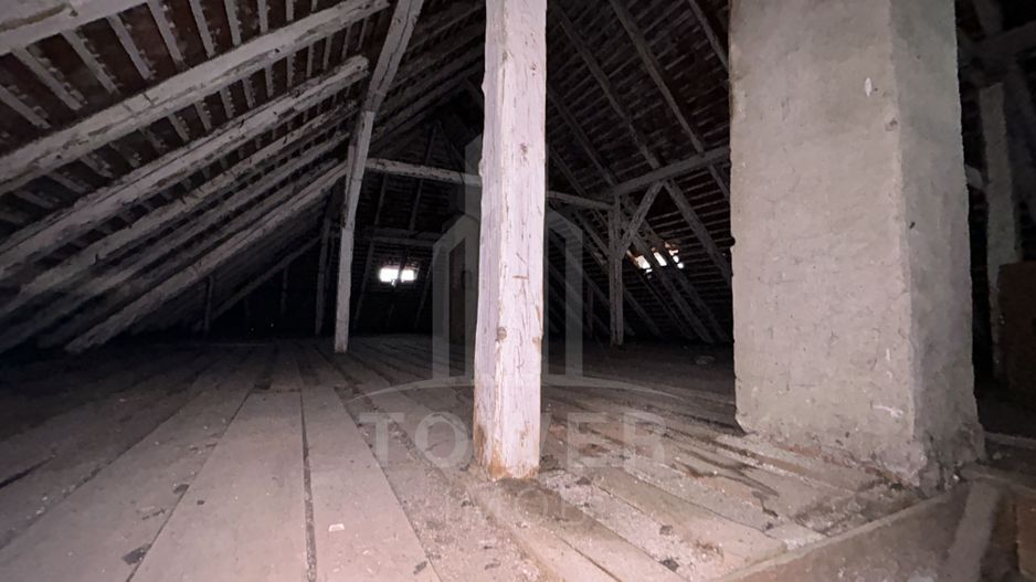 Casă de închiriat curte proprie, subsol pod, garaj - Central - Poză 12