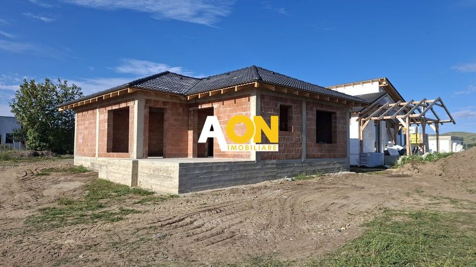 Casa la rosu, 4 camere, 387 mp teren, toate utilitatile, Orizont - Poză 1