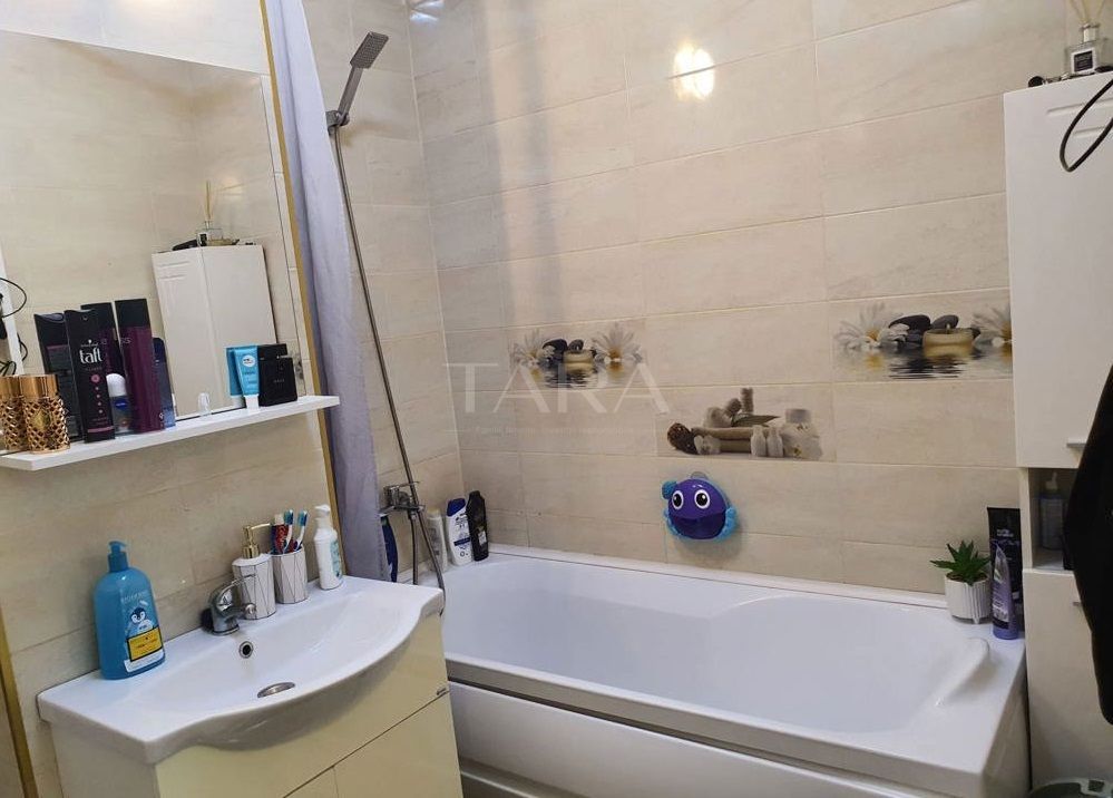 Apartament modern cu 2 camere și parcare subterană, zona Petrom. - Poză 7