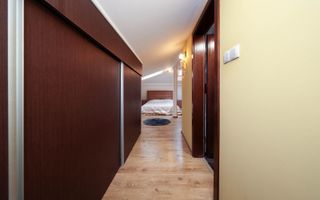 Casă deosebită de vânzare în centrul Brașovului - Poză 36