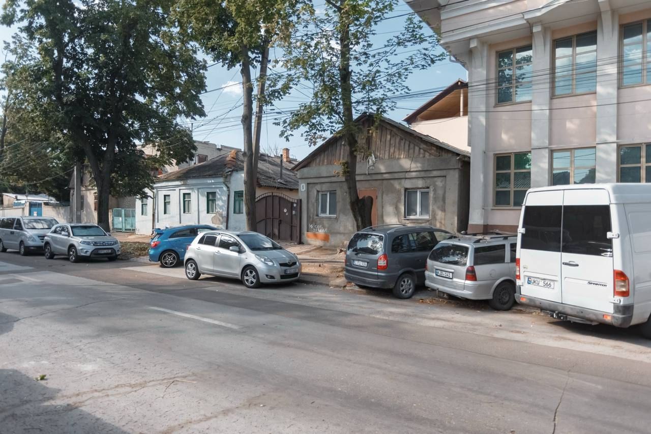 Teren pentru construcții 6.73 ari cu 2 construcții Centru, Chișinău - Poză 1