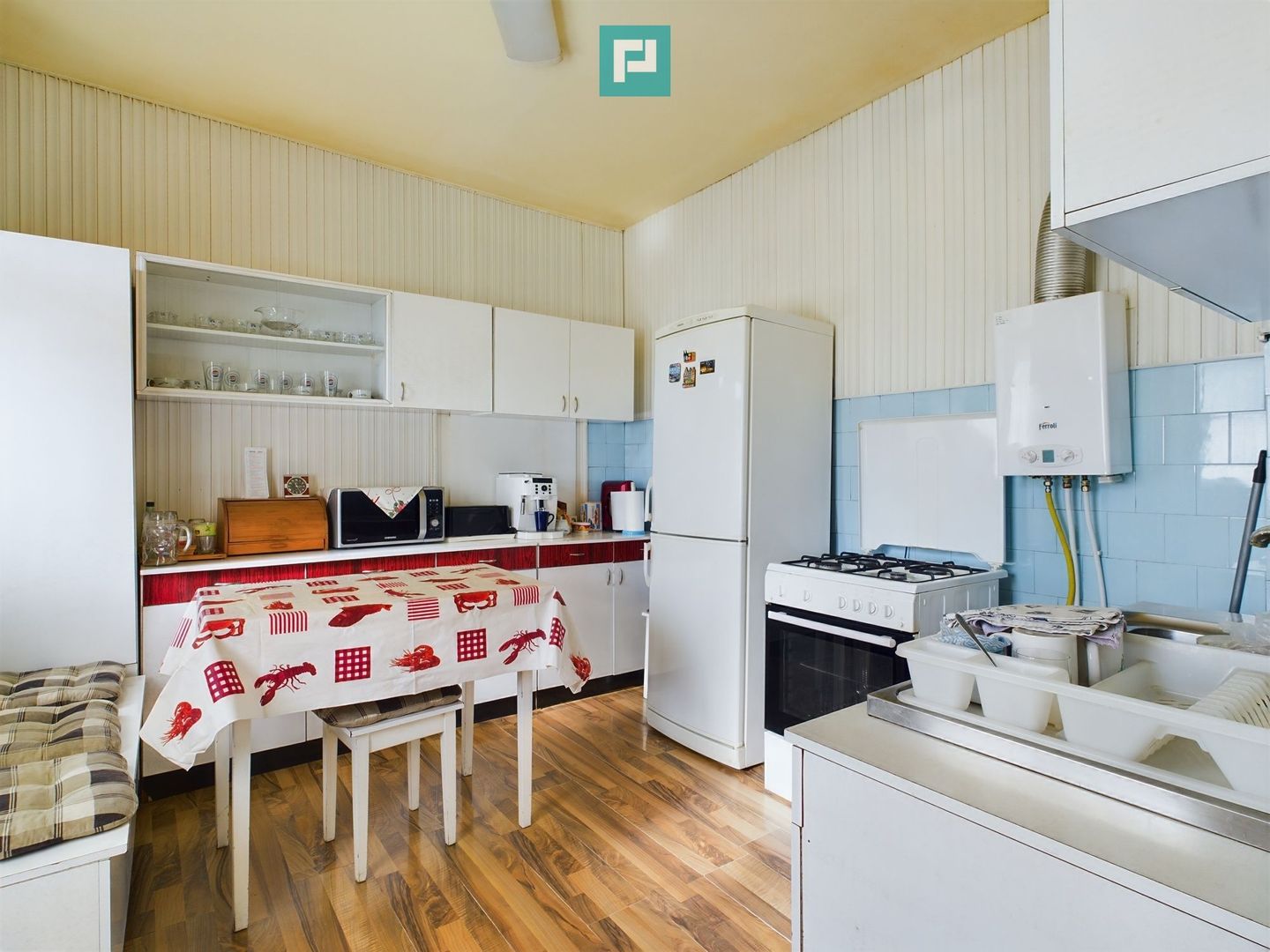 Casă individuală cu teren de 1100 mp și 3 apartamente în curte - Poză 23