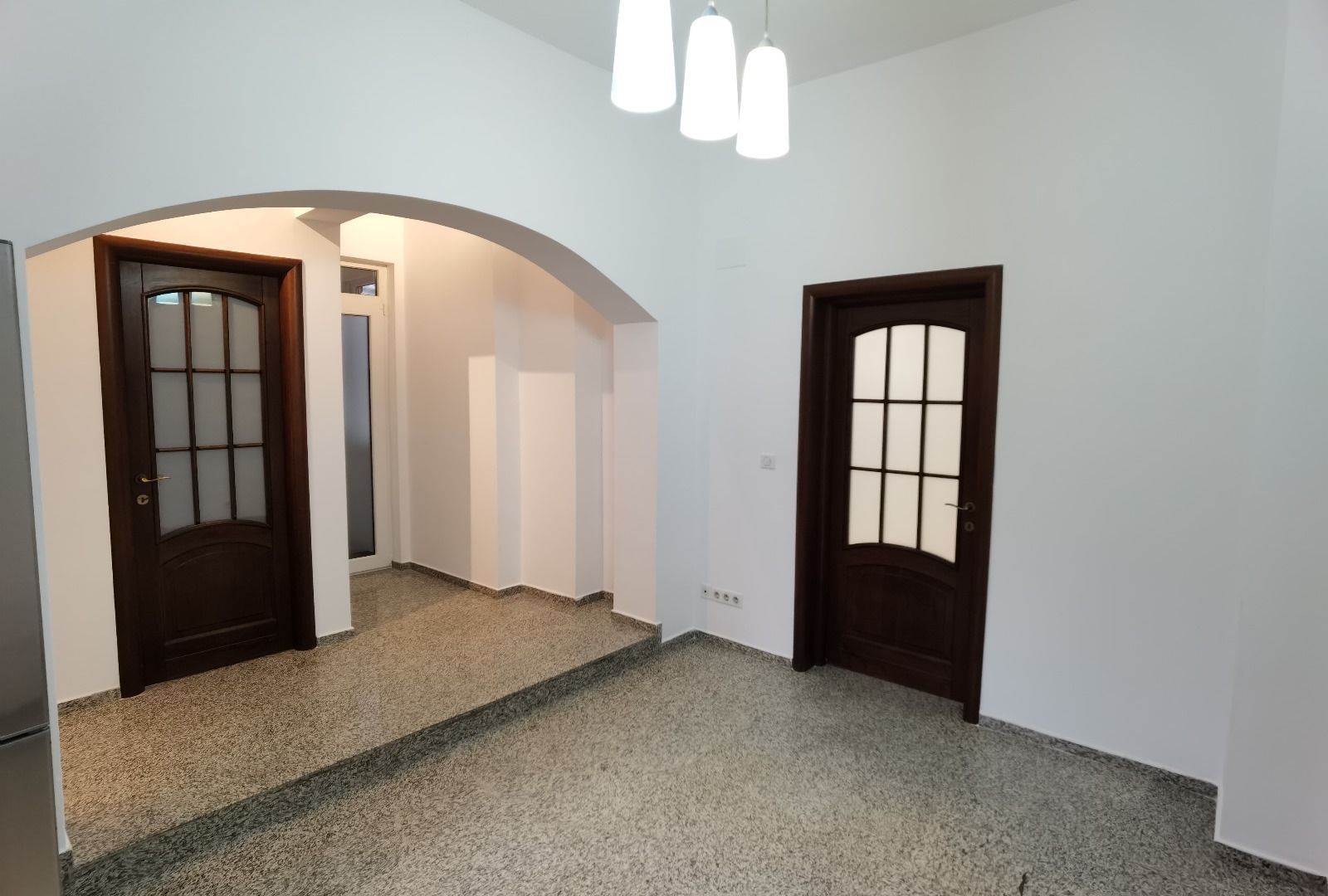 De vanzare apartament 3 camere in vila, in Cotroceni - Poză 3