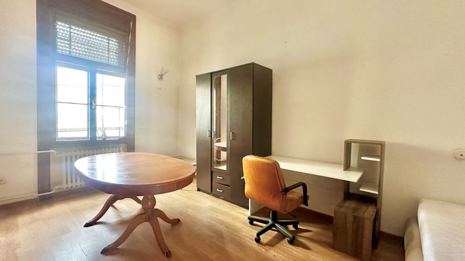 Apartament cu 3 camere de închiriat în Piața Victoriei - Poză 13