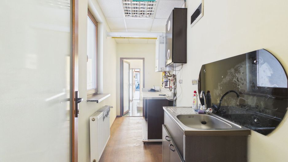 Spațiu central birou/locuință – Str. Primăriei - Poză 9