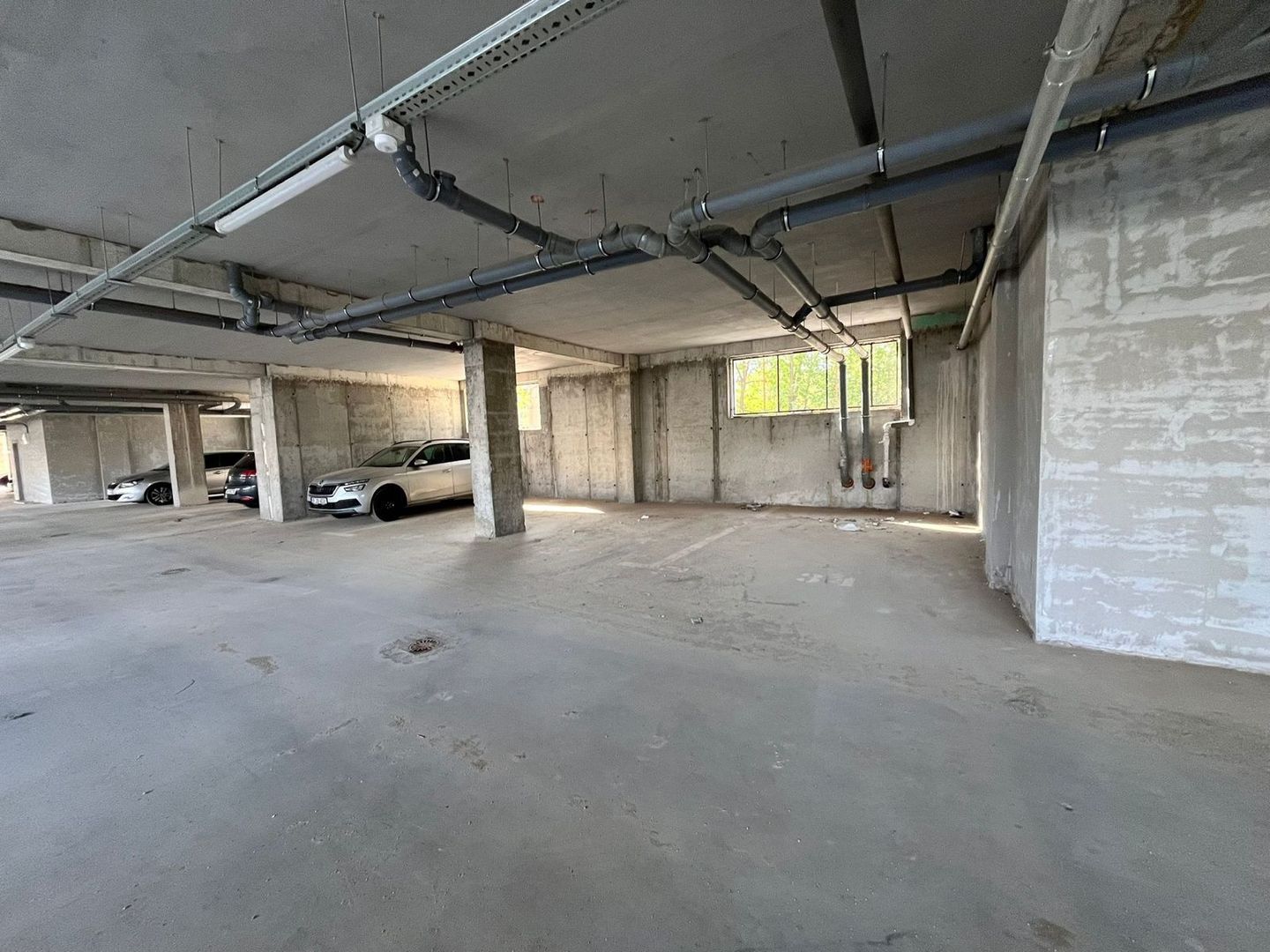 Apartament 2 camere decomandat, parcare subterana, 15 minute metrou - Poză 17