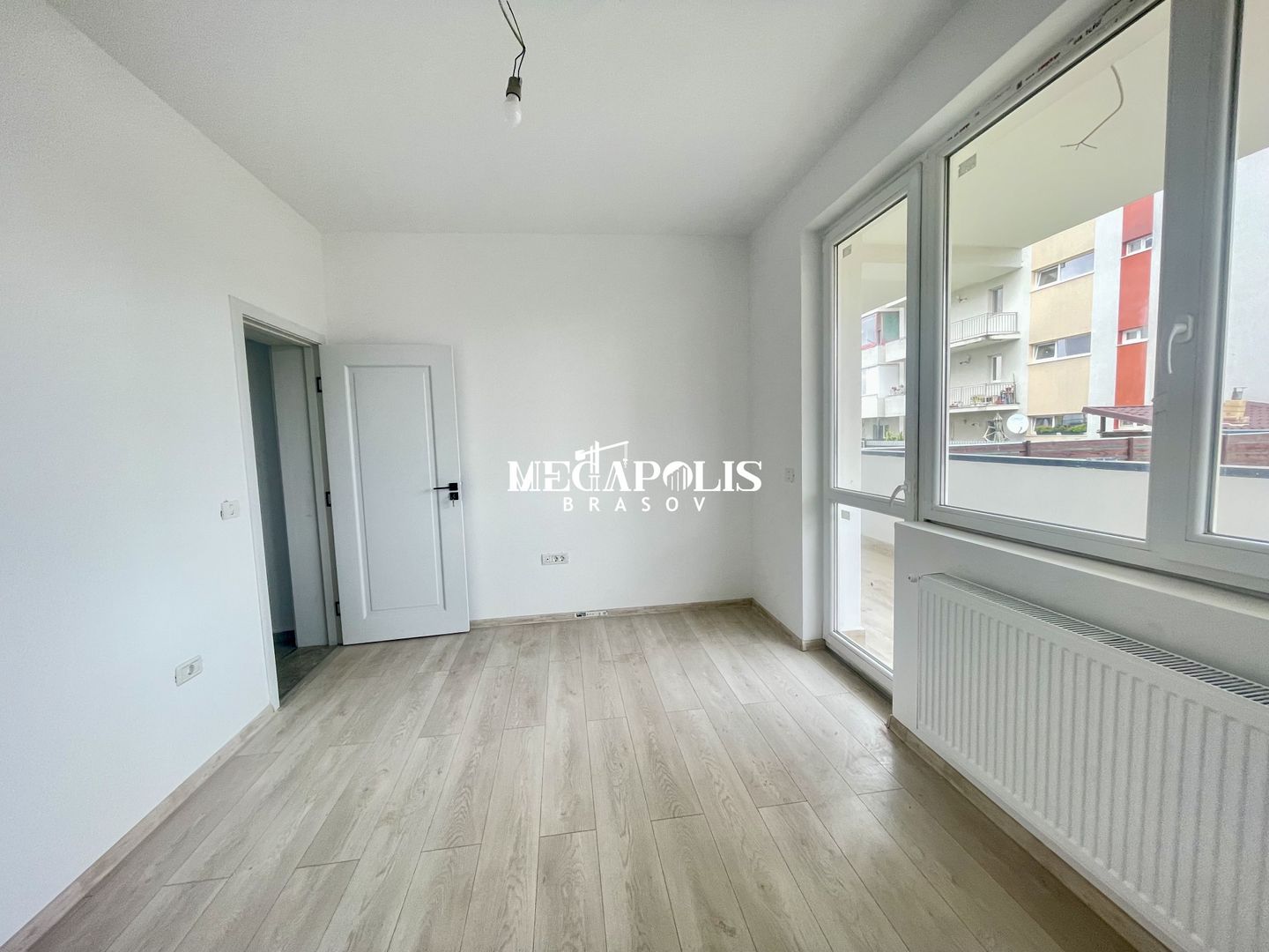 2 camere | Curte 347 mp | Decomandat | Parcare - Poză 11