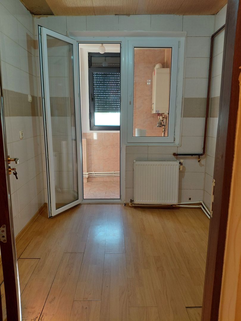 Apartament 2 camere, Tiglina 2, etaj 4,  balcon mare, liber! - Poză 12