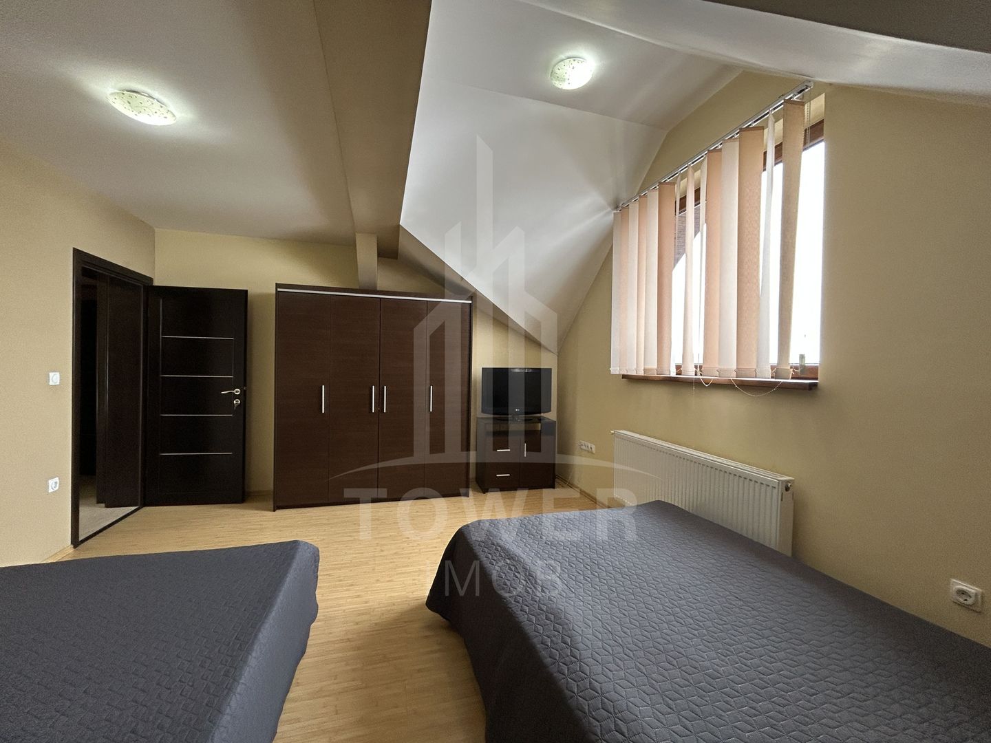 De închiriat Etaj + Mansardă 180 mp | 7 Camere cu 7 Băi | Lupeni - Poză 14