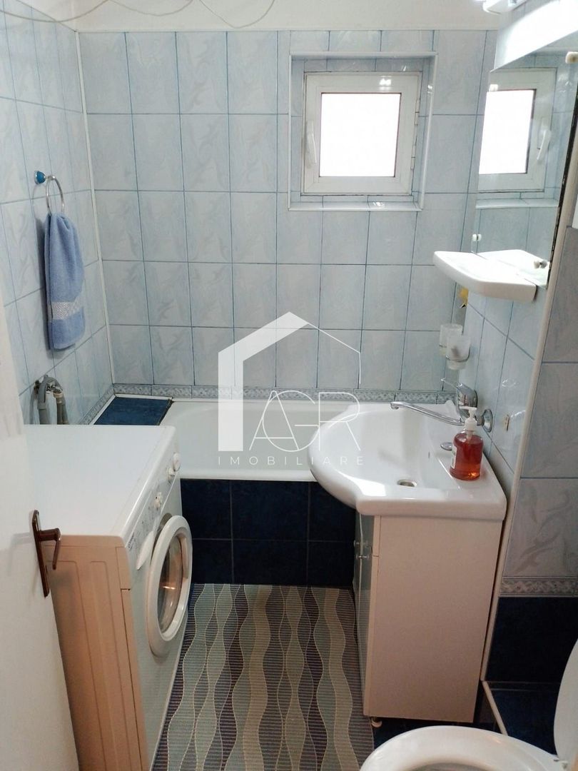 Apartament cu 3 camere, decomandat, zona Republicii - Poză 8