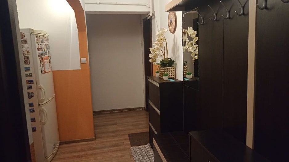 Vând apartament 3 camere - Poză 1