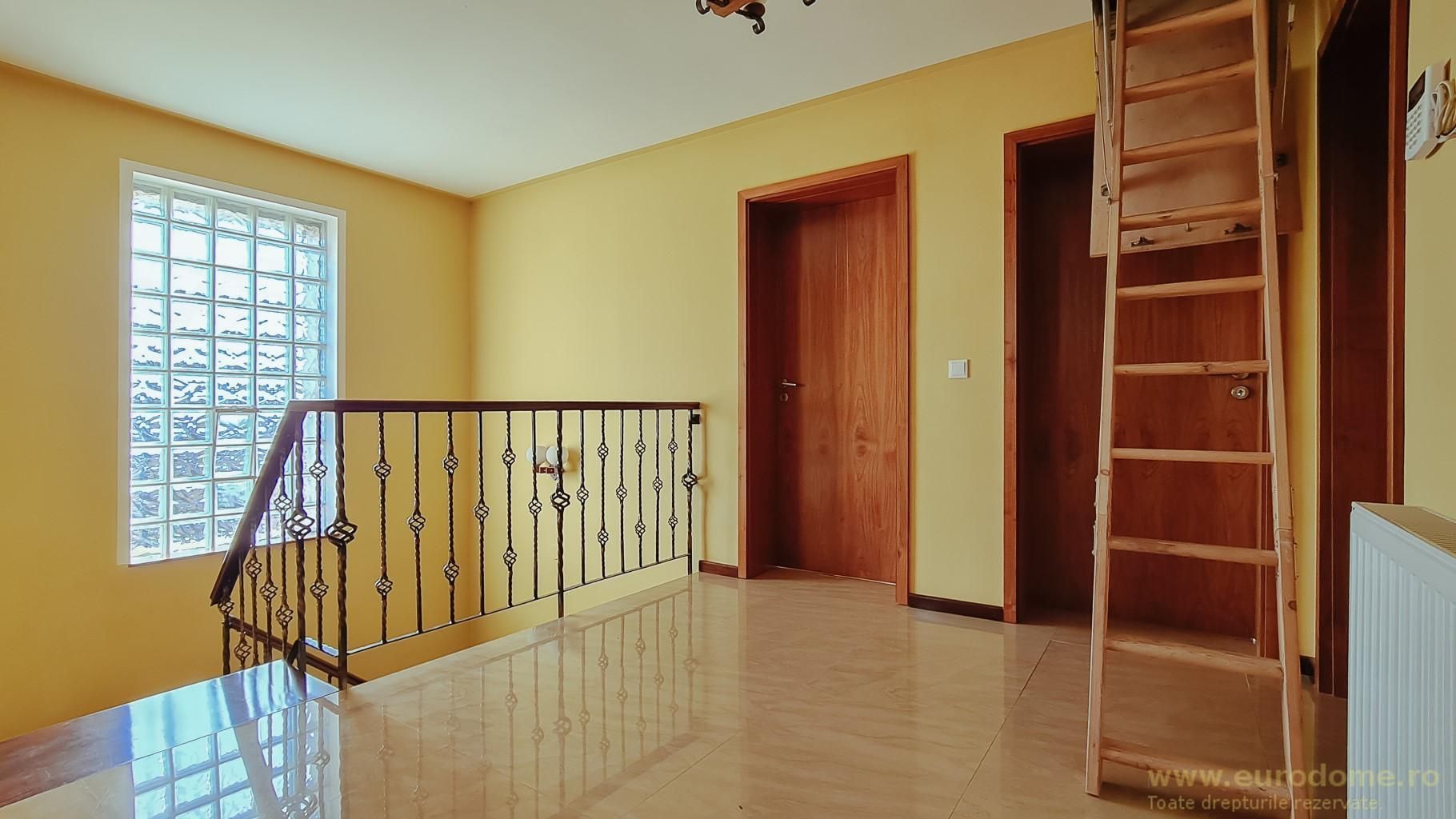 Casă nouă, intrare Stupini - Poză 28