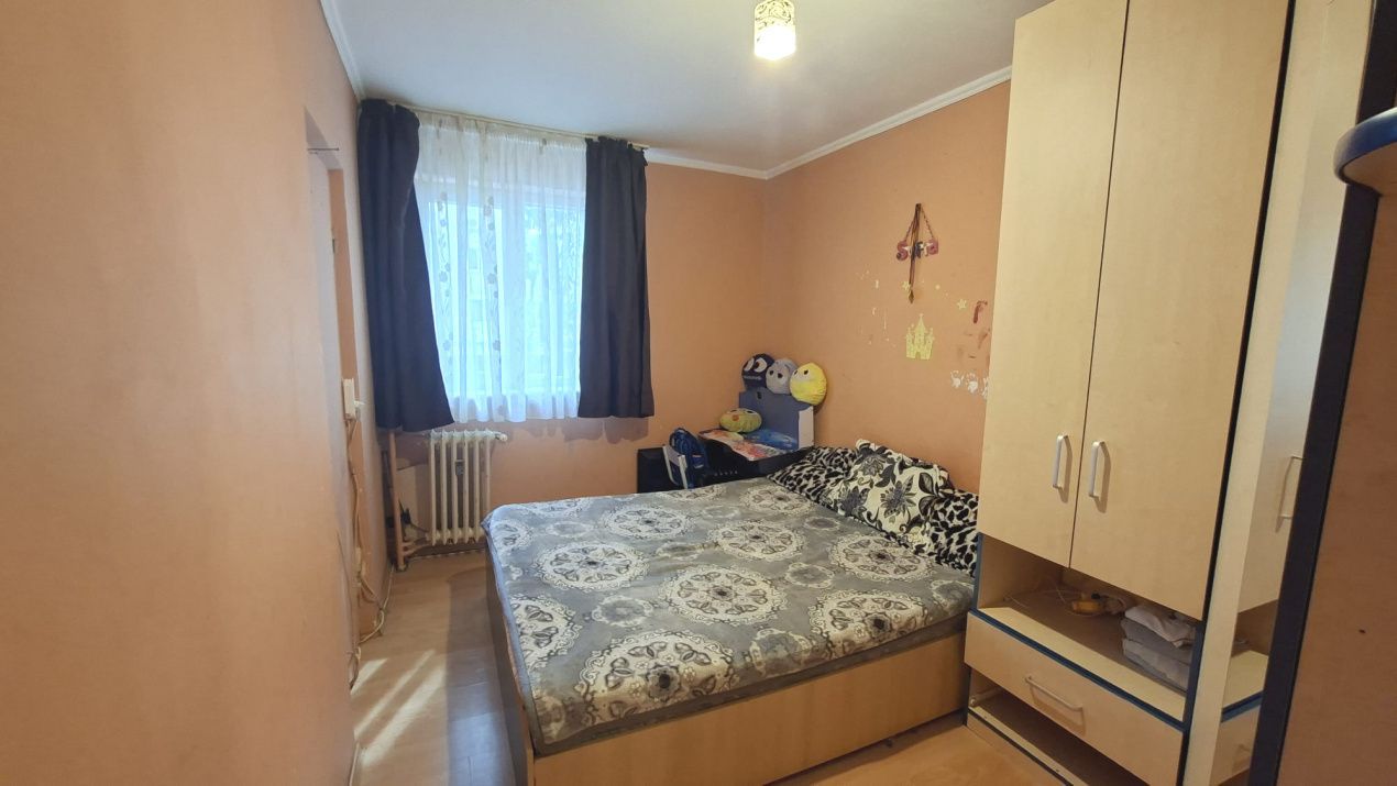 Apartament de 2 camere et.1 zona Piață Razboeni - Poză 3