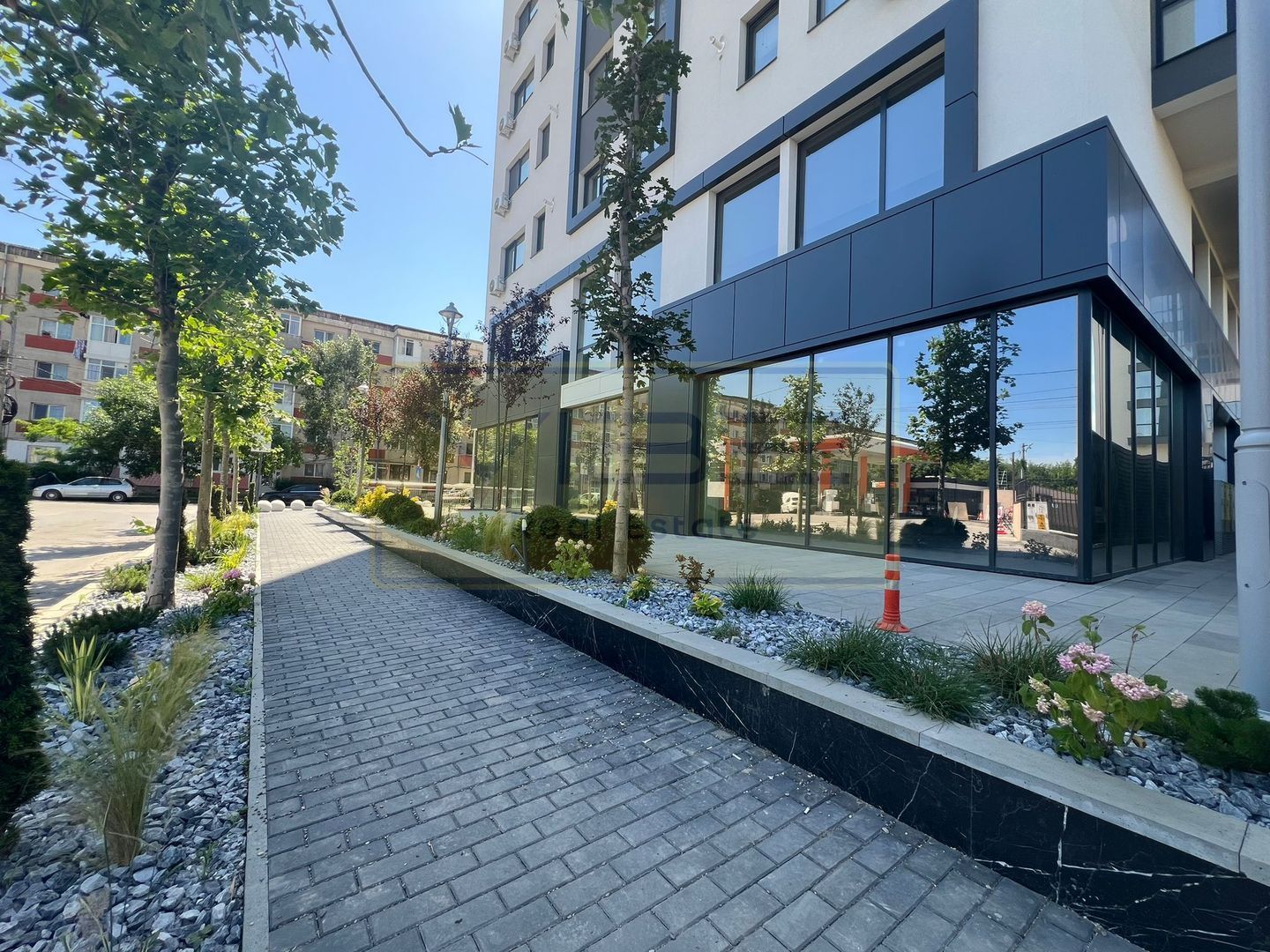 Apartament nou, modern, cu parcare la Comat Towers. - Poză 17