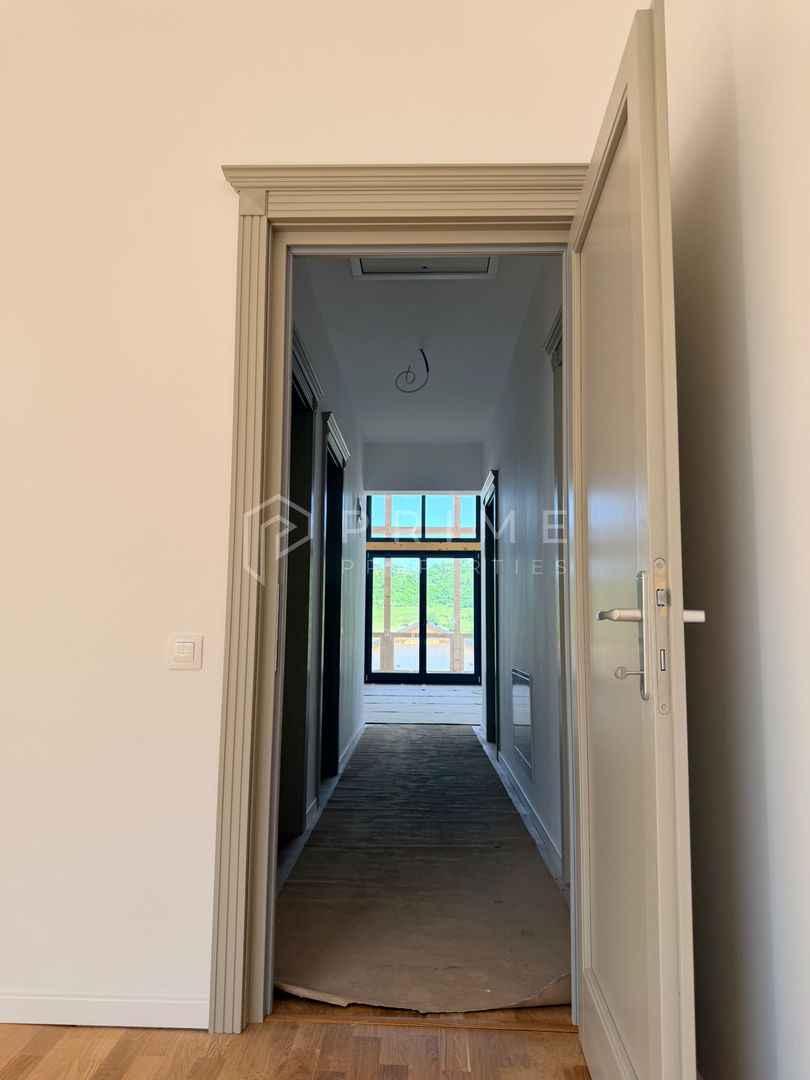Vilă chalet modern cu perete panoramic de sticlă - Livezeni, Mureș - Poză 9