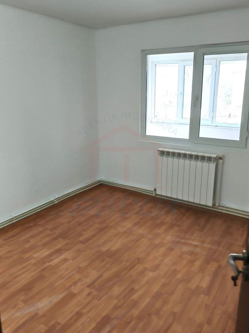 Apartament 4 camere semidecomandate, etaj 2 din 4  – Micro 39, Galați - Poză 3