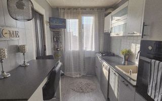 Vânzare, apartament cu 3 camere în zona Gorjului - Poză 2