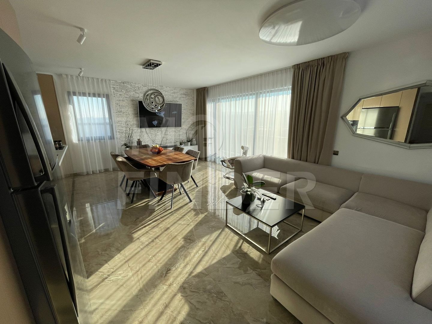 Vanzare Penthouse cu 3 camere, terasa, finisat lux, zona Donath - Poză 2