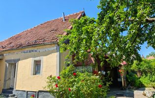 Casa Ghelari, 3 camere, 678mp, baie, buc., termopane, curte si gradina