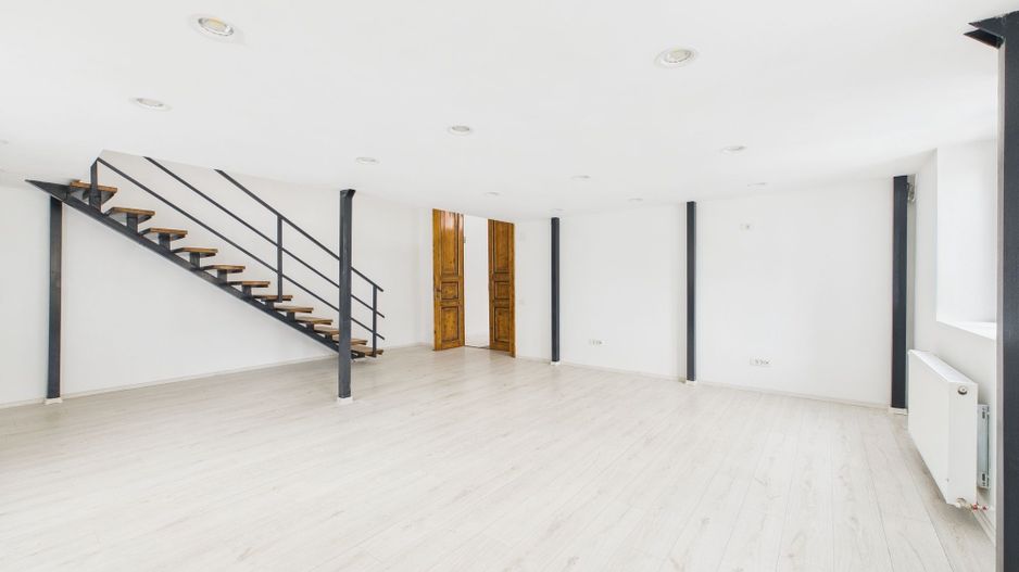 Spațiu Comercial Renovat  La 5 Minute de Piața Unirii - Poză 3