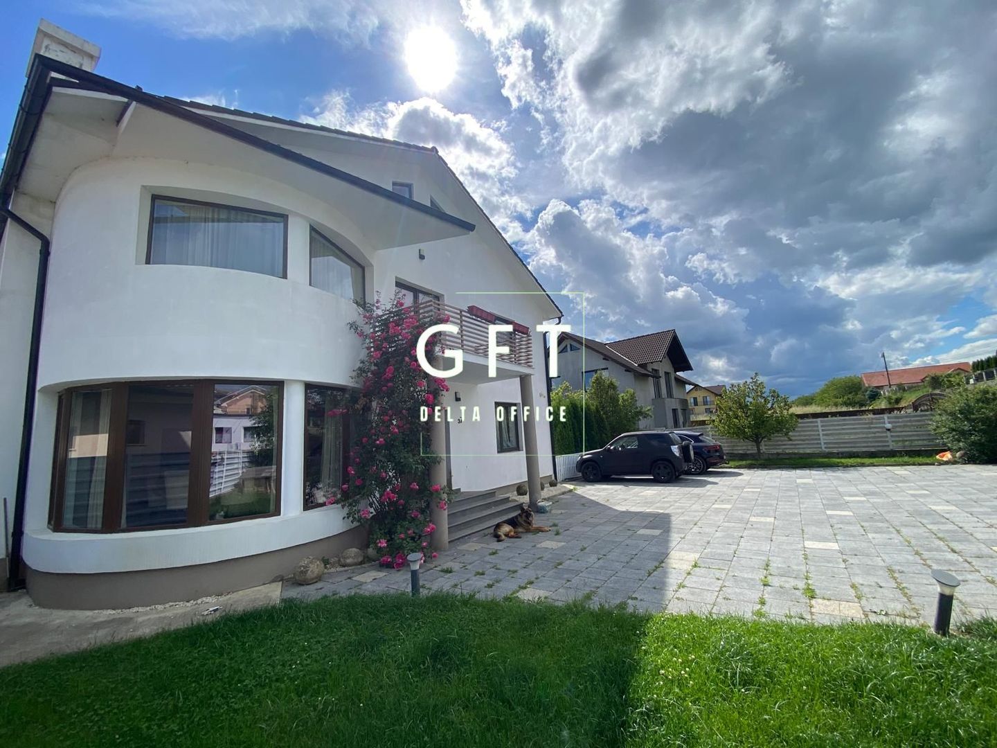 PRET REDUS!!! Vila de lux, P+E+M, piscina, 7 minute de centru Bistritei - Poză 14