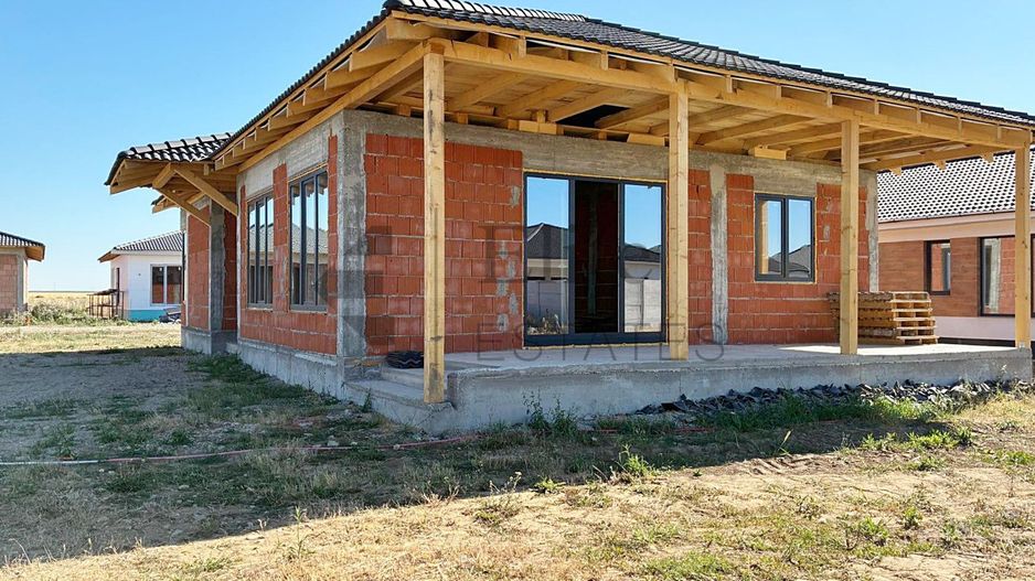 Casa la rosu  cu 4 camere de vanzare in Santandrei - Poză 18