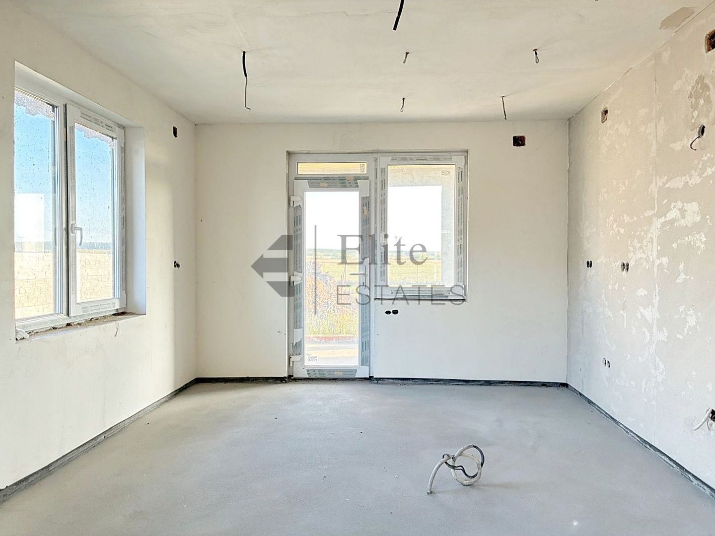 Casa cu 4 camere de vanzare in Cihei - Poză 2