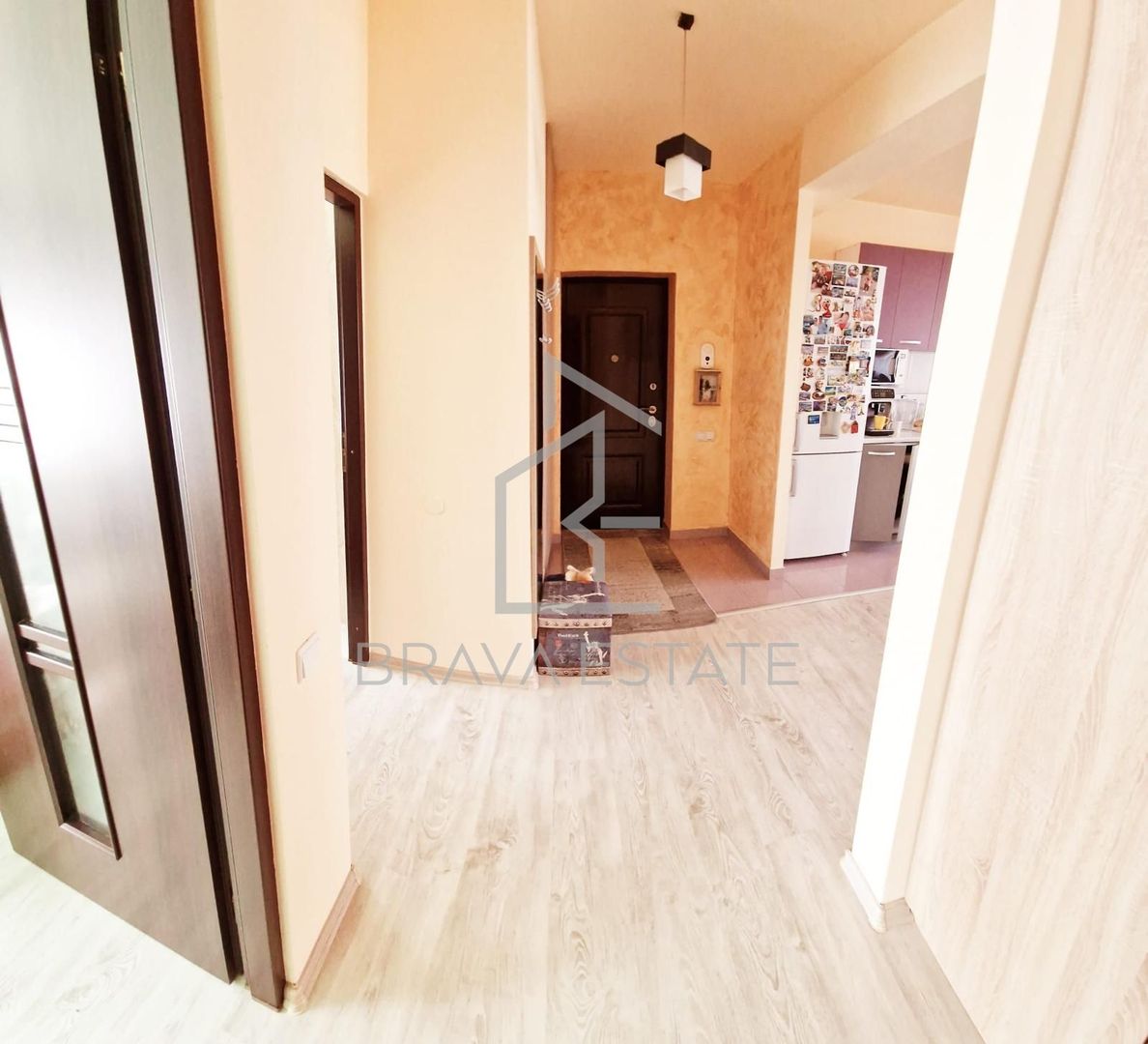Apartament 3 camere, 2 balcoane ,parcare, zona Terra - Poză 8