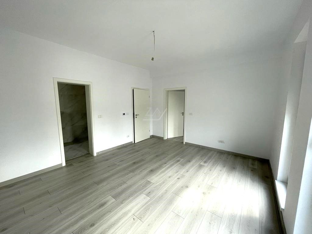 COMISION 0! Duplex finalizat cu 5 camere si 3 bai. Panouri fotovoltaice. - Poză 9