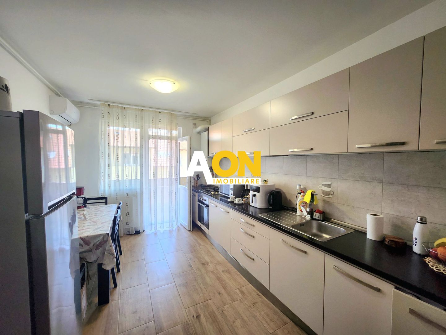 Apartament cu 2 Camere + Mansardă, Garaj, Bloc Nou, Zona Centru - Poză 1