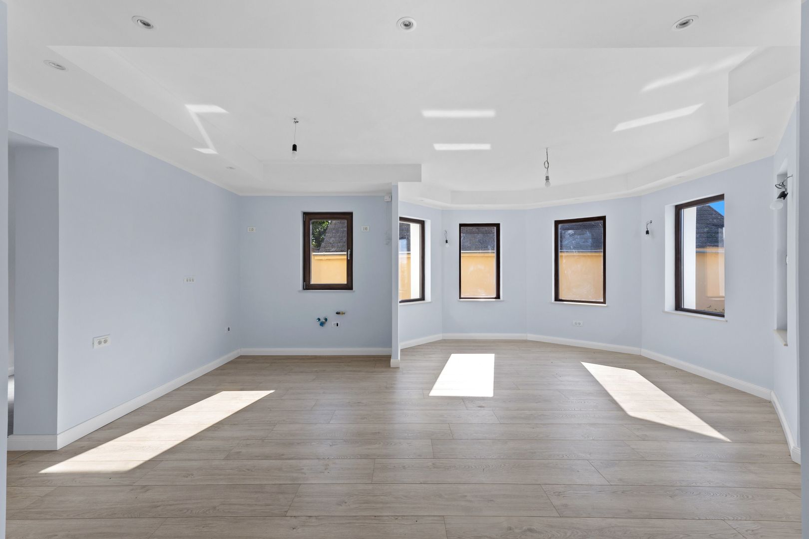 Eleganta, Confortul, Calitatea, liniste Vila P+M Garaj Pecica Arad - Poză 2