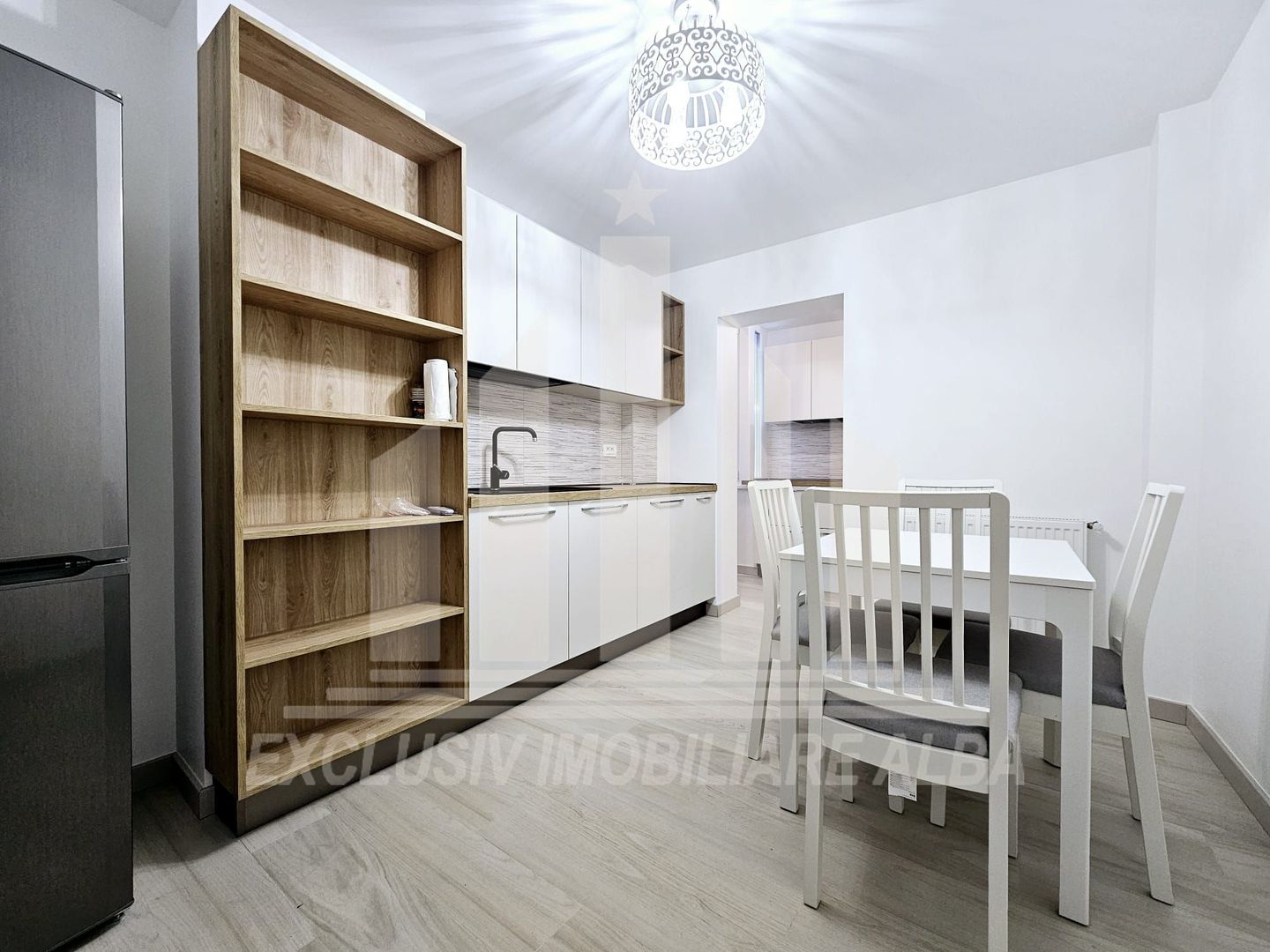 Apartament cu 3 camere decomandate, Cetate - Poză 1