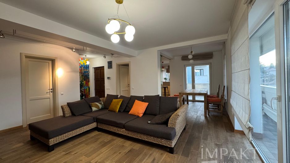 Apartament 94mp  3 camere in Piata Cipariu de inchiriat cu parcare - Poză 2