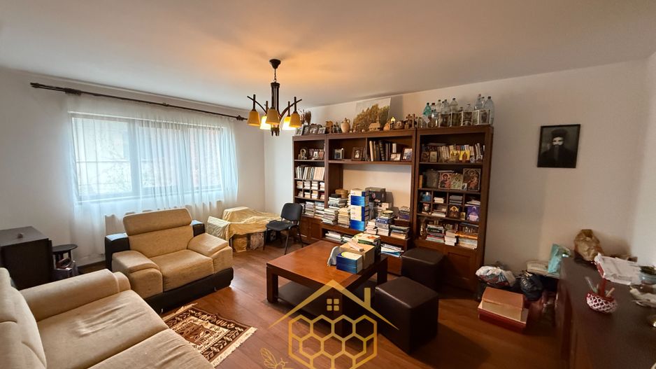 Apartament spatios 3 camere la 10 minute de centru cu loc de parcare - Poză 1