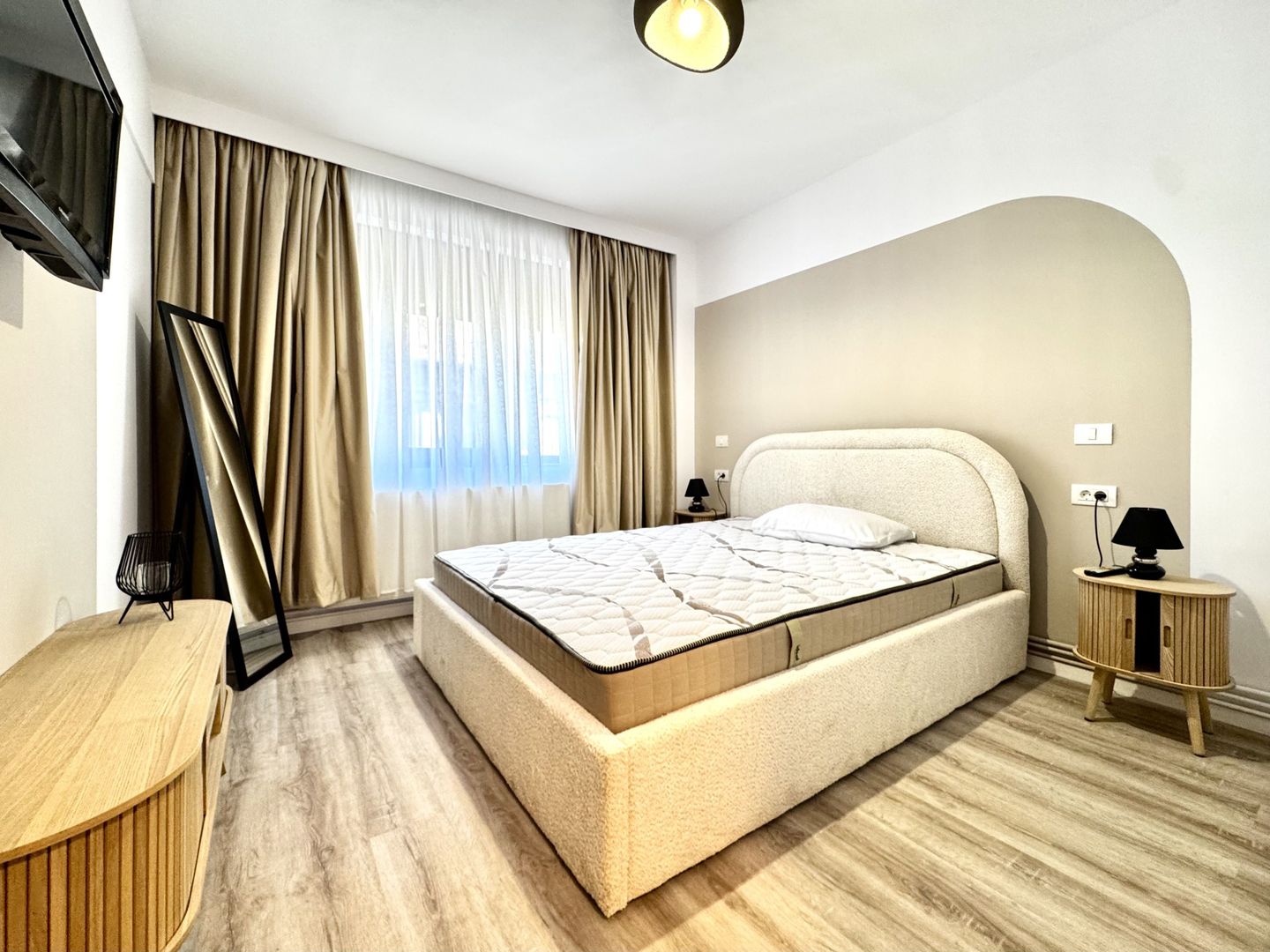 Apartament cu stil, eleganță și energie vibrantă, în Piața Victoriei - Poză 12