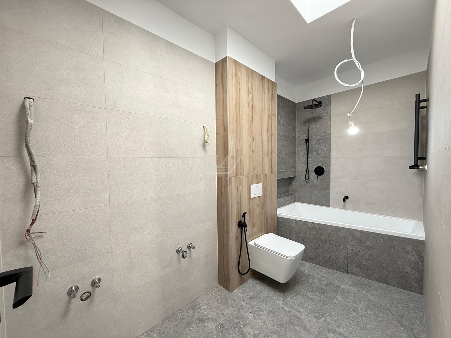 Ap pe 2 niveluri. 4 camere, 2 bai. 2 locuri de parcare. - Poză 13