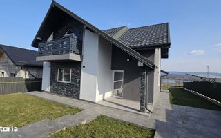 Casă modernă P+M cu vedere panoramică spre lac, Ciurbești, Miroslava - Poză 2