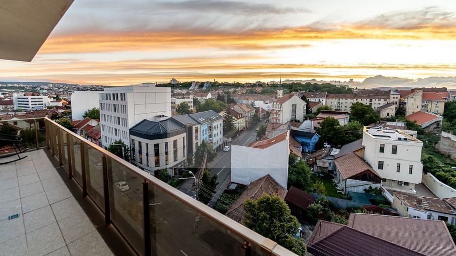 Penthouse cu terasă panoramică și 2 parcări subterane | Semicentral - Poză 1