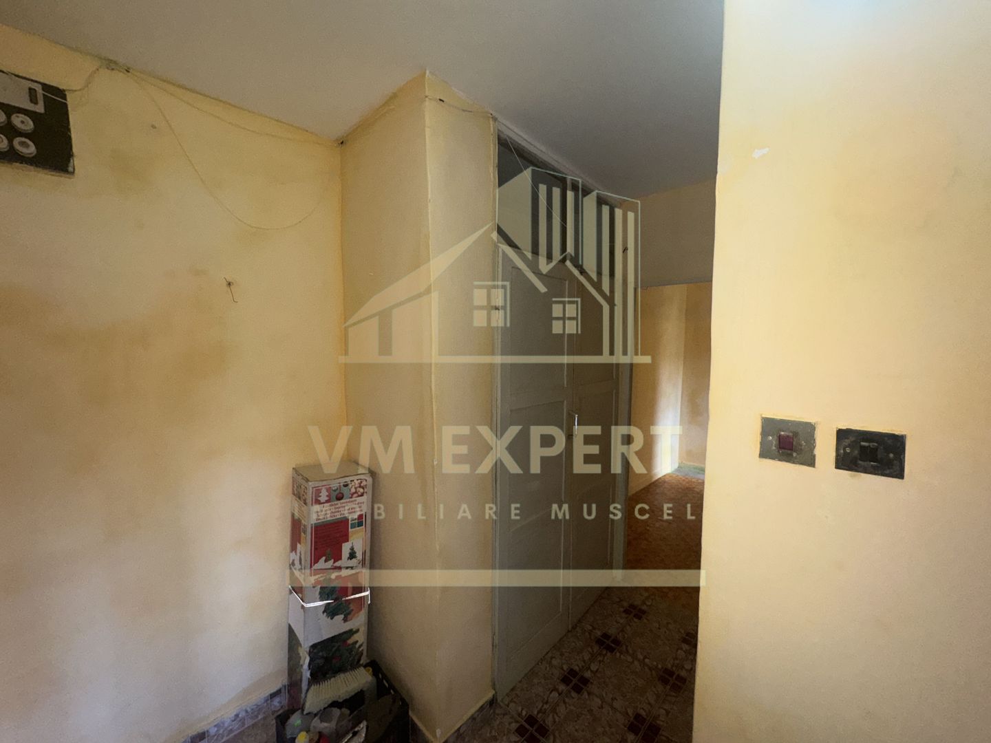 APARTAMENT 3 CAMERE ETAJ 2 GRUI  CAMPULUNG - Poză 12