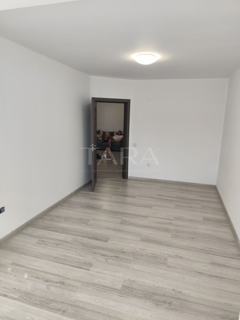 Vând apartament în Florești, zona Florilor. - Poză 7